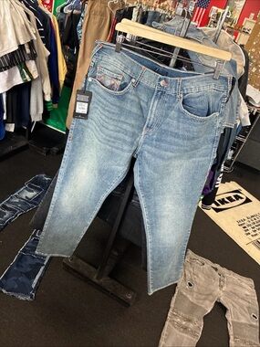 True Religion Jeans Geno Big T Flap Relaxed Slim Jeans 36 Medium Wash $199 New